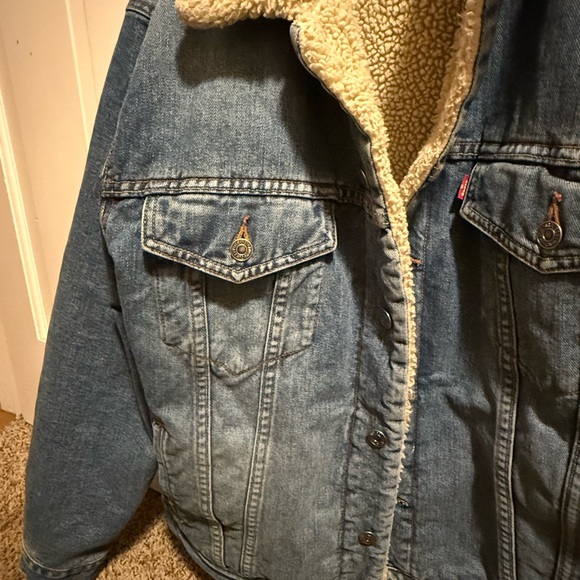 Levi's Cream Sherpa Lined Trucker Jacket - Picture 4 of 16
